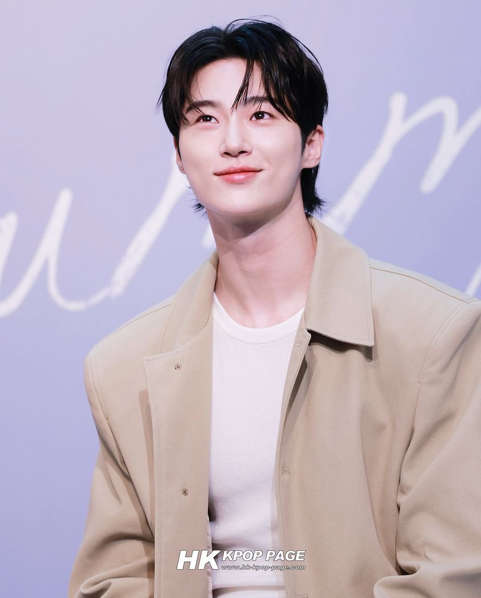 wooseokfiles's tweet photo. face card https://t.co/MQuVDgbr40