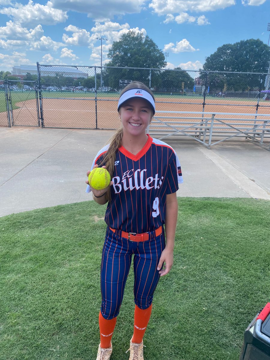 Congrats to <a href="/Annamcm2025/">Anna</a> for hitting a bomb 💣 at Stars over Georgia yesterday Keep it up! 💪🥎