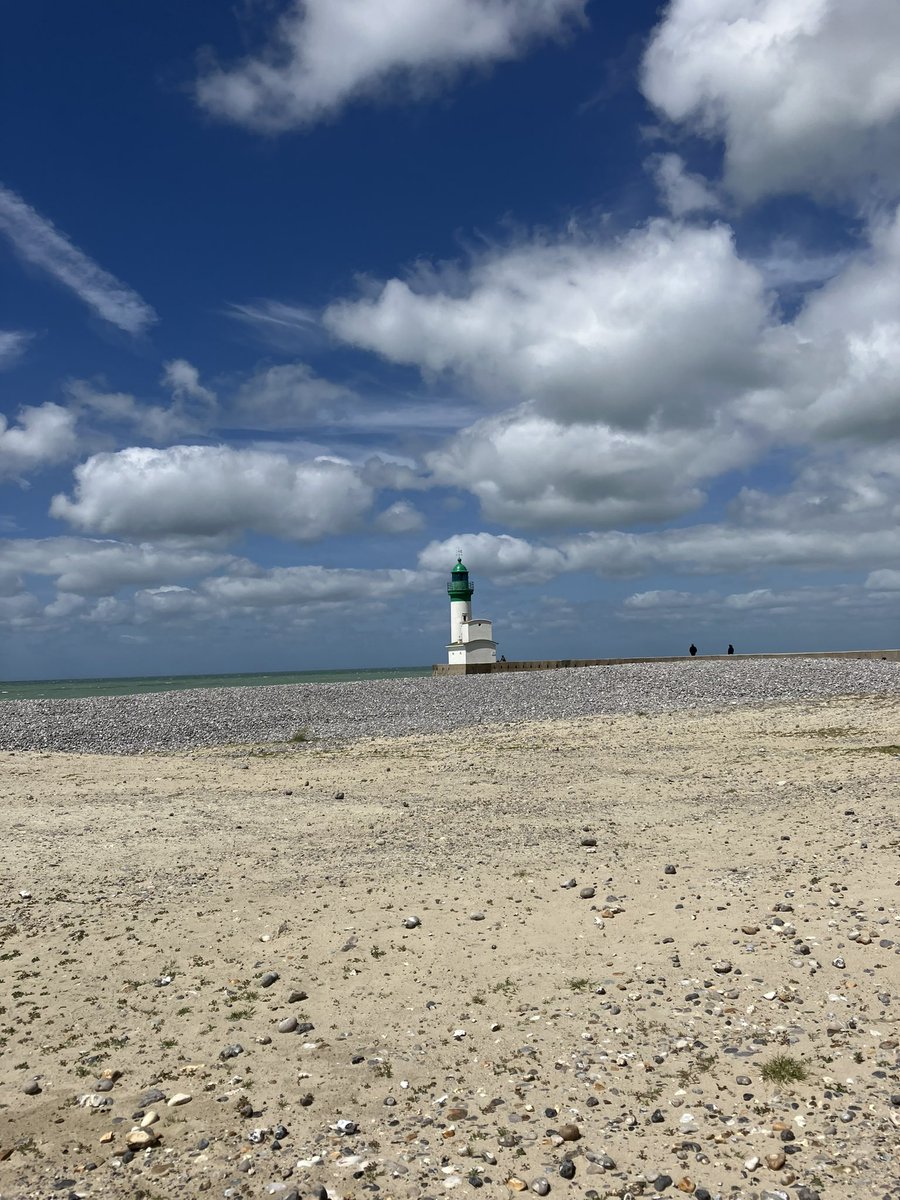 PrevotCecile's tweet photo. Fleuron #LeTréport #Plage #Galets #Normandie https://t.co/1dkddBwZHz
