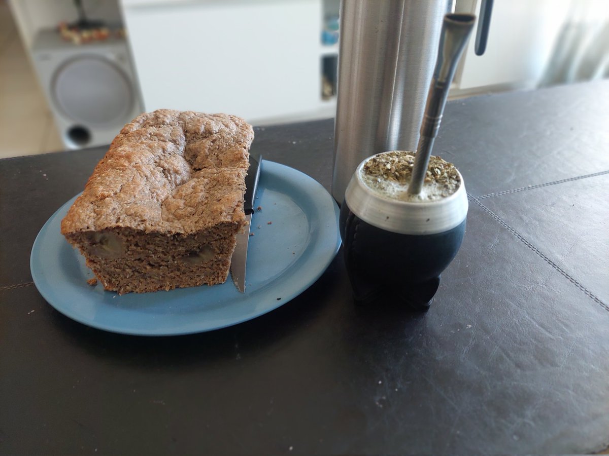 Buen dia gente!!!! Salu la barra!!! Arrancando el sabado a puro mate y budin, para pasar el fresquito! Buen sabado para todos, mejor finde! Si salen, portense mal, borren evidencias, nieguen todo...y por sobre todas las cosas...."inviten".....🤭🤭😉😉