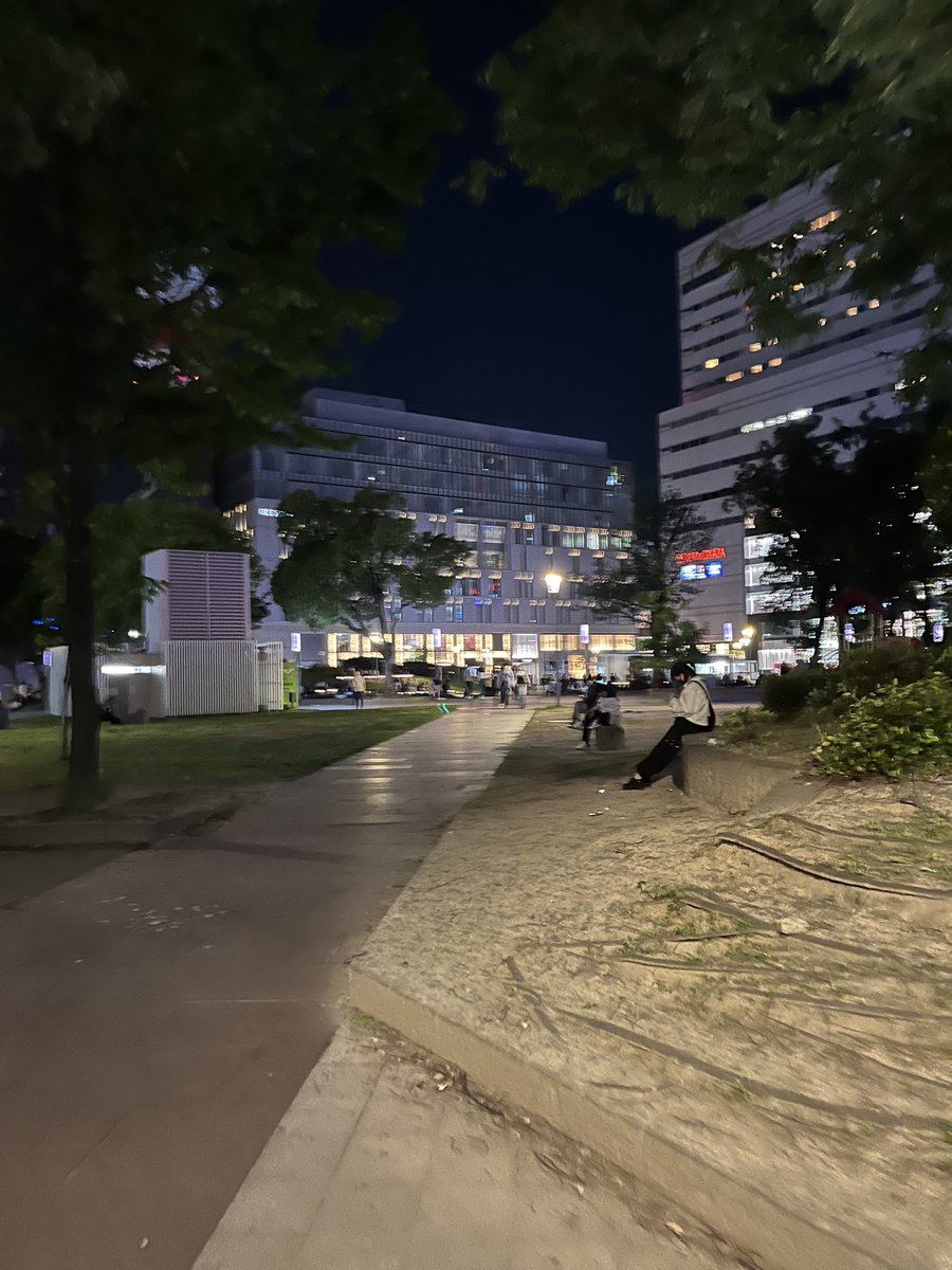 ひさびさに警固公園来たけど休日は人多いね🐈

フォロワーさんいたら🍌しごいて挿れさせてあげるけど誰か近くにいる？あと1時間くらいはこの辺いる予定🫶