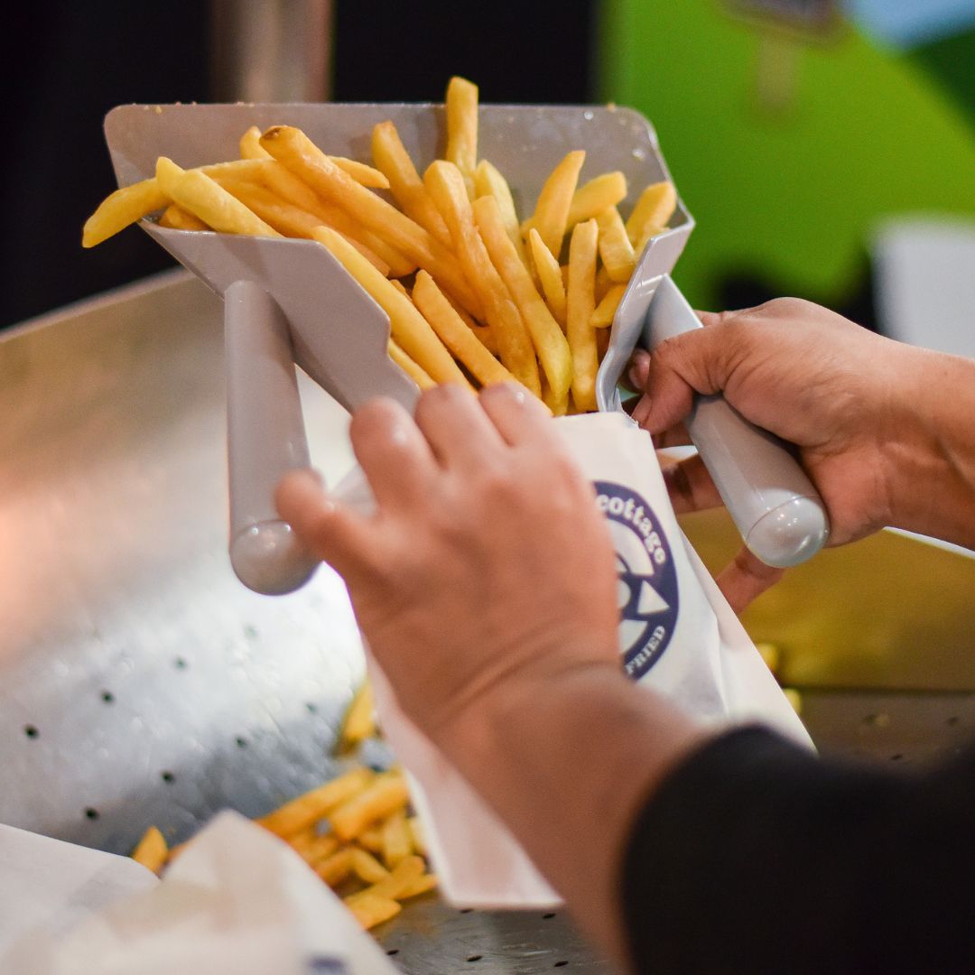Chickencottagel's tweet photo. Wishing everyone a very happy #NationalFrenchFryDay 🙏🍟

How do you enjoy your fries? Smothered in sauce, sprinkled with peri peri salt? 
#ChickenCottage #FriedChicken #FoodEnvy #ChickenTenders #CrispyChicken #FriedFood #GrilledChicken #ChickenBreast #ChickenDish https://t.co/kwyyMEwyl8