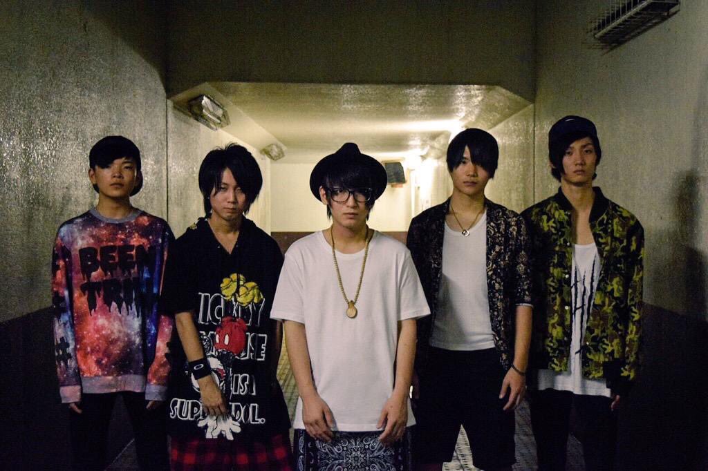 unmaskalive's tweet photo. 今日でX(Twitter)にアカウントを作って10年目。

UNMASK aLIVE結成10周年記念日です。

これまで沢山の仲間達に支えられてバンド活動をしてきました。これまで脱退したメンバー、何より今この5人でバンド出来ている事がとても幸せです。

これからもUNMASK aLIVEを宜しくお願いします。 https://t.co/l0PSSFFVD2