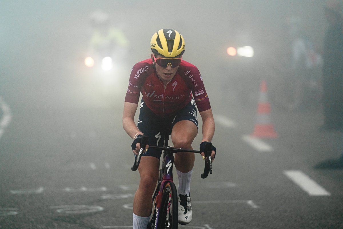 LeTourFemmes's tweet photo. ⛰️ @LeTour arrives on the slopes of the Tourmalet, some good memories of the #TDFF2023 where 🇳🇱 @demivollering won and took the @MaillotjauneLCL 💛
⛰️ @LeTour arrive sur les pentes du Tourmalet, de très bons souvenirs sur le #TDFF2023 où 🇳🇱 @demivollering s’était imposée et avait pris le @MaillotjauneLCL 💛