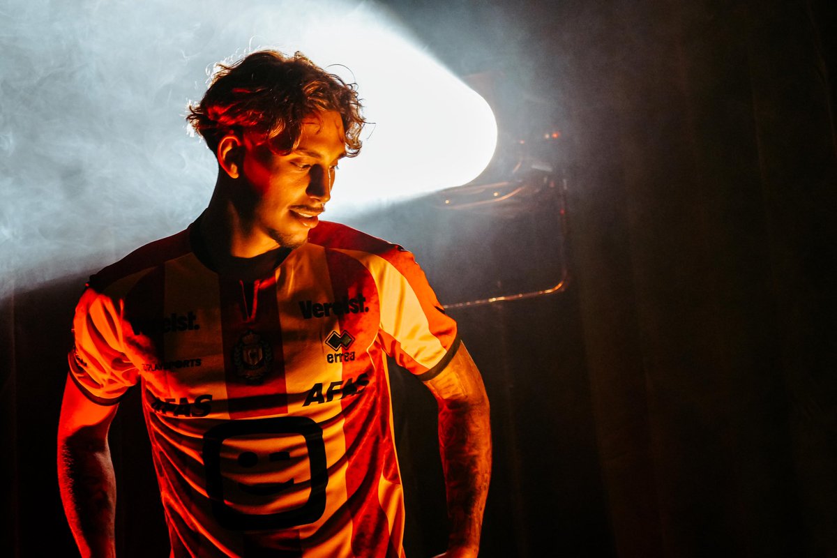 _josemarsa's tweet photo. Happy and excited for this great challenge in my professional career. 

Thrilled to wear the colors of this jersey @kvmechelen and have a great season 💛❤️
 
Klaar voor jullie, Kakkers!
 
#mijnclubonzedroom https://t.co/T6BAgFq03F
