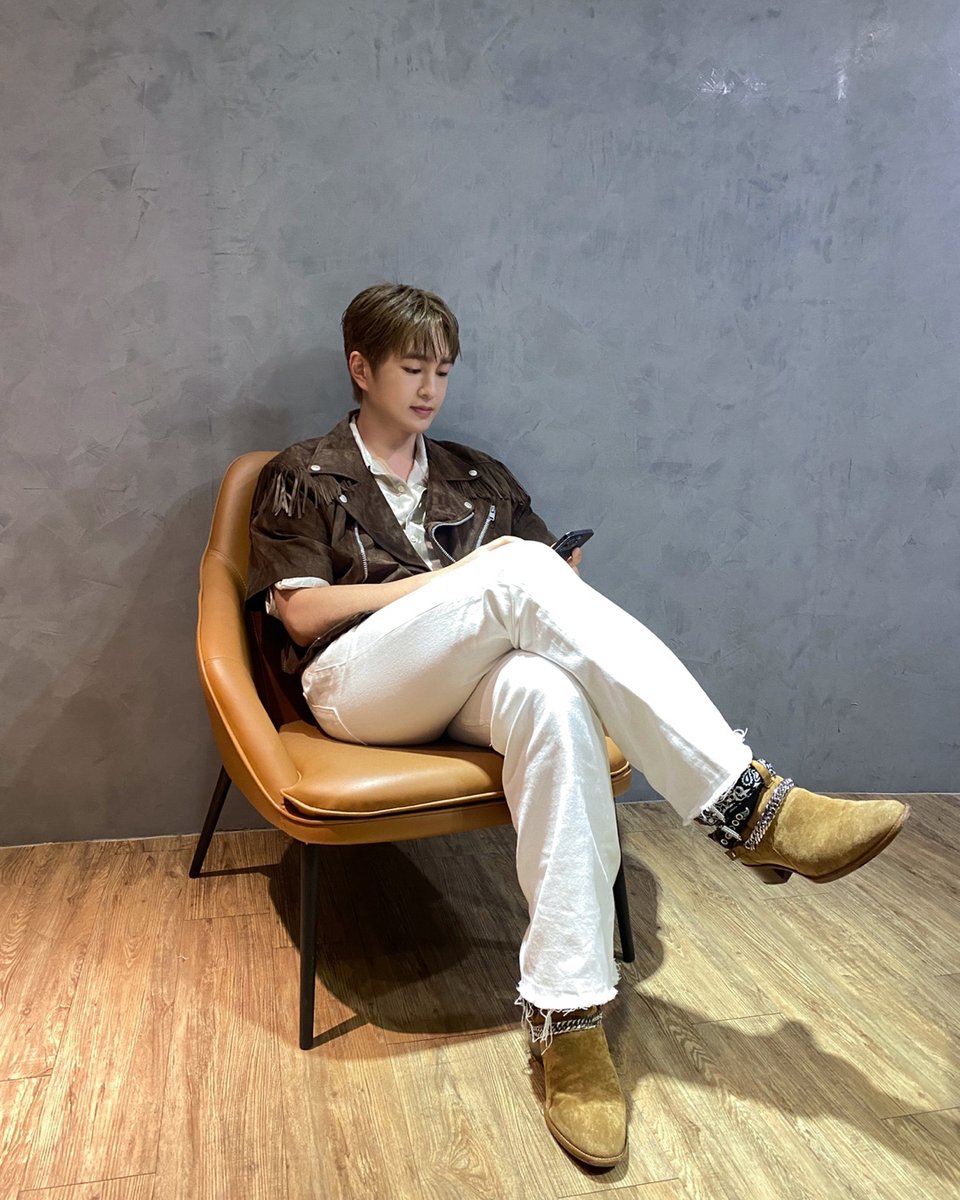 ONEW_GRIFFIN's tweet photo. 🥰🥰🥰

#온유 #ONEW #GUESS #ONEW_GUESS https://t.co/ELyhed5bJI