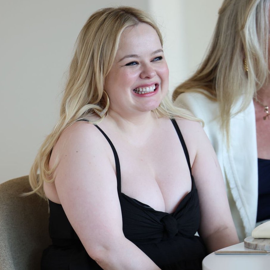 venusjmi's tweet photo. it's so good to see her being happy i'm gonna cry https://t.co/yX8T2KIN1R