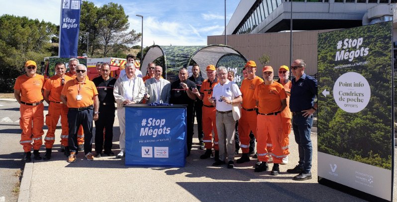 EntenteValabre's tweet photo. Des automobilistes en nombre, une météo clémente, des fumeurs au rendez-vous... Toutes les raisons réunies pour un temps fort de prévention avec nos partenaires tournée #stopmegot @FondationVA @Pompiers_13 #ADccff13 #DPMF
sur l'aire de Lançon de Provence https://t.co/jKjeC9szoC