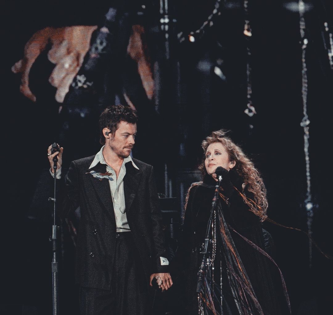 axlsugar's tweet photo. you look like stevie nicks in '75… https://t.co/x5k8YYvL26