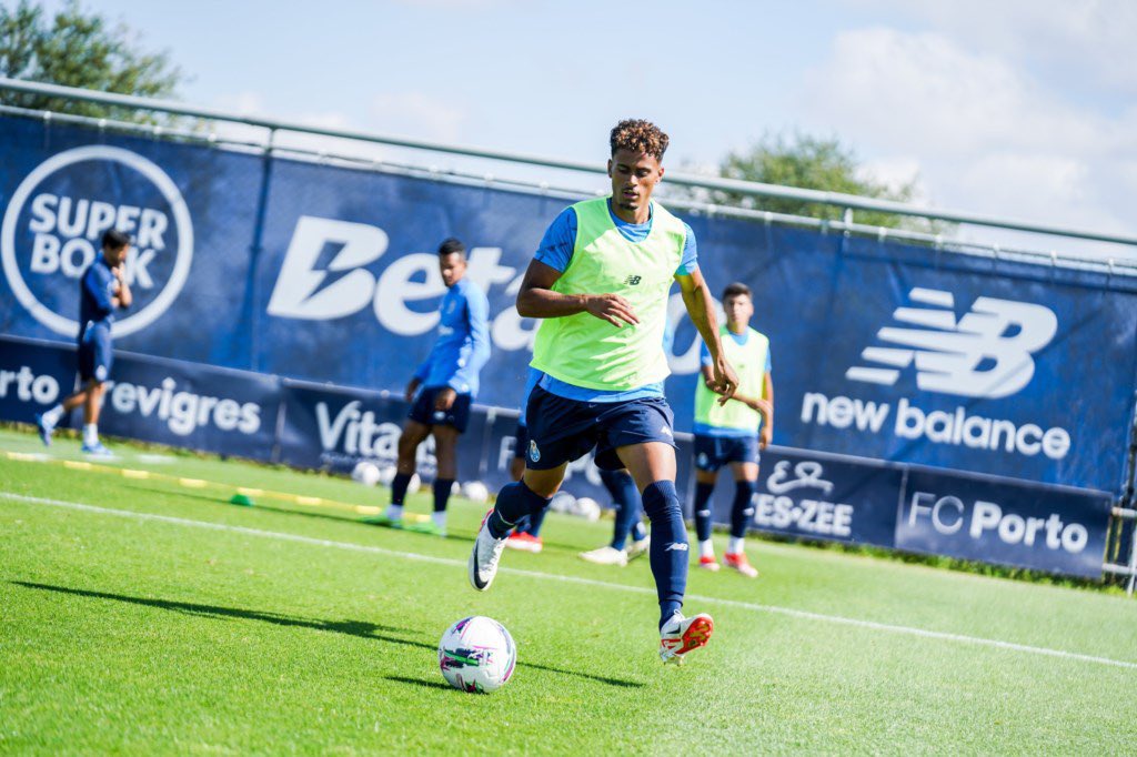 🔵⚪️ FC Porto 4-1 Nacional ⚫️⚪️

⚽️ Galeno
⚽️ Navarro
⚽️ Gonçalo Borges
⚽️ André Franco