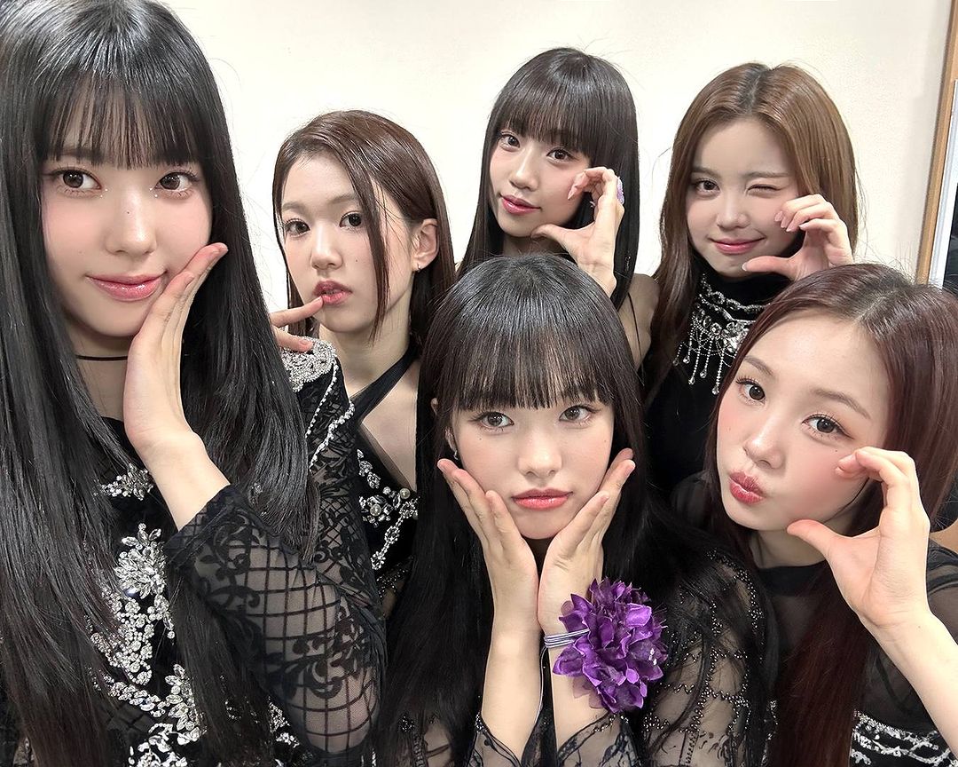 We are so happy to deliver such a great performance together. This photo is proof of the strong charm we exude. Each of us brings our unique energy, creating an unforgettable experience. Don't you agree? Thank you for supporting us and being part of this journey! 𔘓 𓈒⠀݁