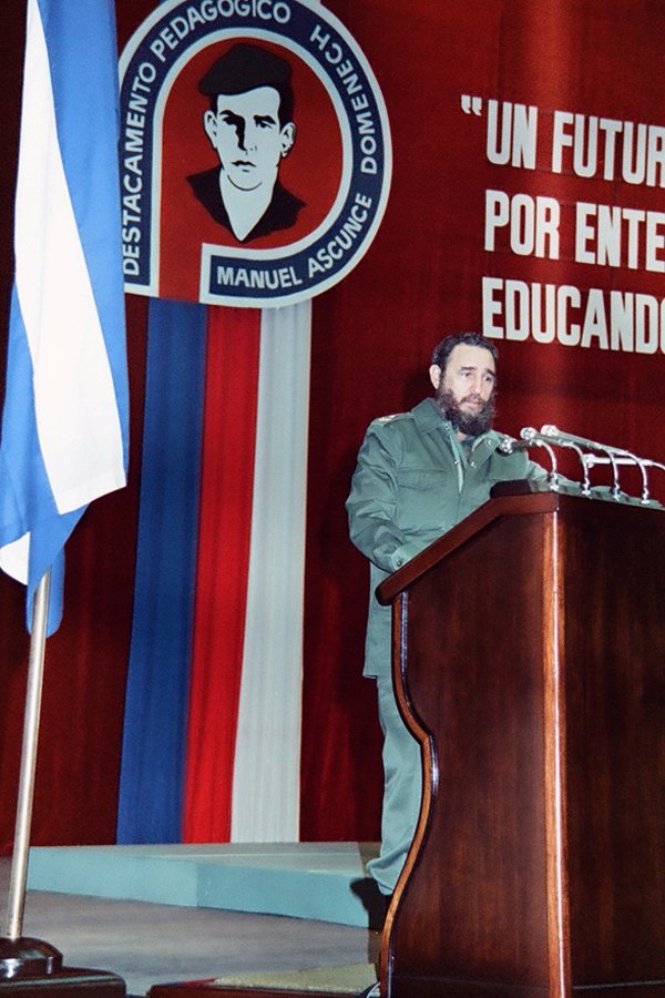 #FidelPorSiempre: "...la educación es el arma más poderosa que tiene el hombre para crear una ética, para crear una conciencia, para crear un sentido del deber, un sentido de la organización, de la disciplina, de la responsabilidad".