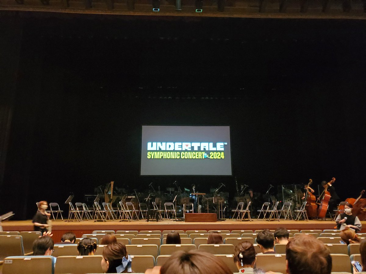 pepupepun's tweet photo. 広島公演Cプロ・Dプロ通しで行ってきました���
オーケストラ初めてで１人だったので不安だったけど、始まるとあっという間に時間が過ぎて鳥肌もすごかった…
Cでは涙抑えるのに必死でした…笑
席も近めで臨場感すごかったです！またオケコン行きたい！

#UNDERTALEコンサート2024 https://t.co/VpqEyVLf2A