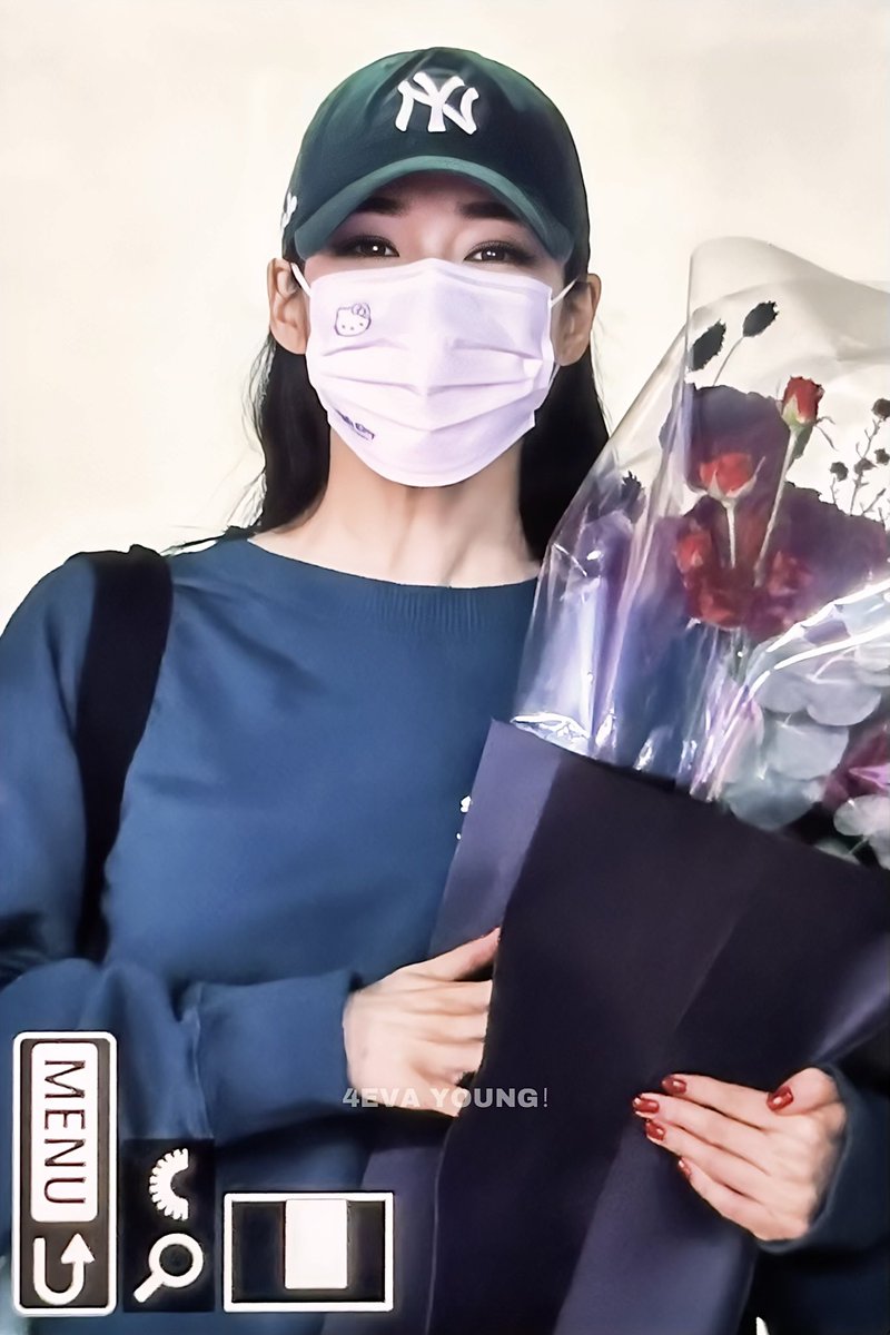 4EVAYOUNG801's tweet photo. 240713 👸💐 #티파니 #티파니영 #Tiffany #TiffanyYoung https://t.co/DhFsBzpjLM
