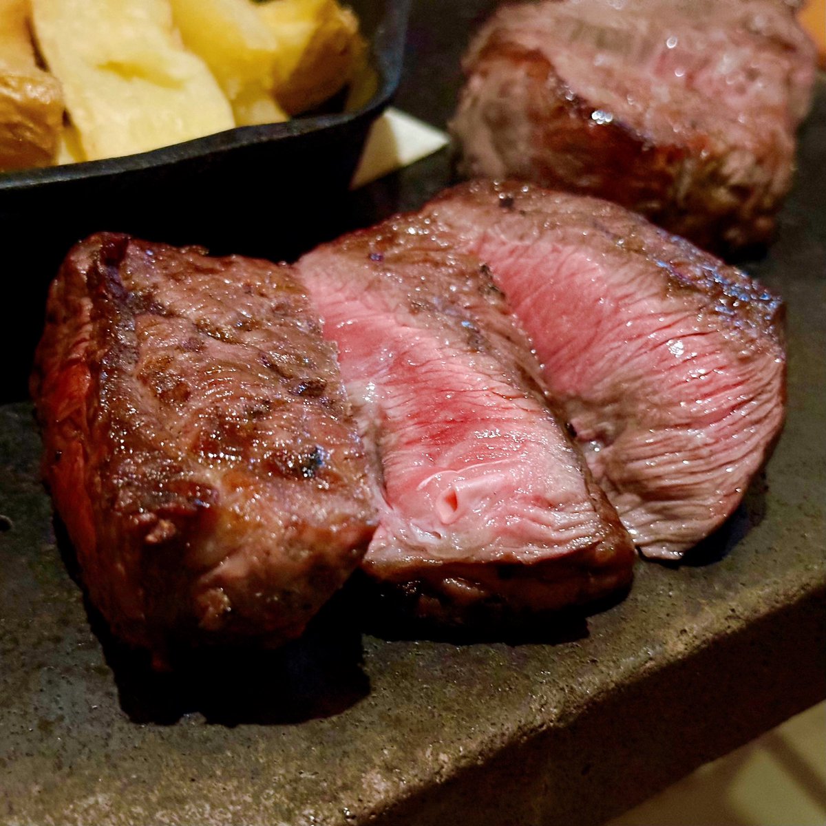 Kuro_sei's tweet photo. にくとデザート🍖🍫
きょうはチートデーなので
カロリーとかは無かったことになります🙄
自分一人だと選ばない店チョイスなので
そういう面でもありがたいす。 https://t.co/qIYWnHUgwr