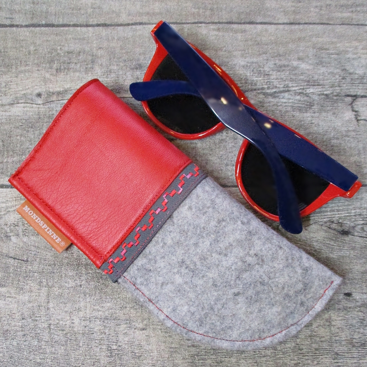 LTM_Schieck's tweet photo. Brillenetui aus Leder und Wollfilz:
https://t.co/OsiR9Hkv8X

#ledertaschenmanufaktur,#brillenfutteral,#brillenetui,#etuifürsonnenbrille https://t.co/UpKDrScFSk