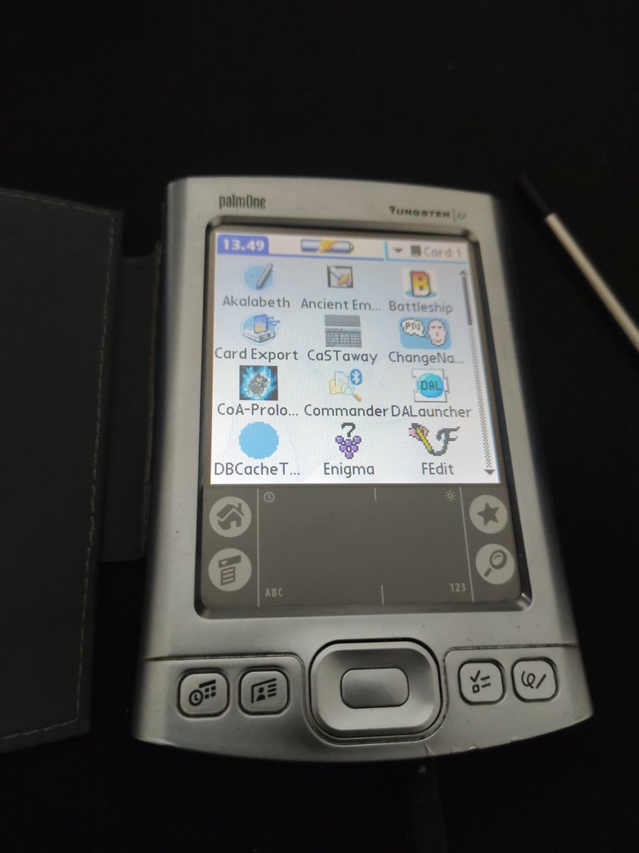 TheFoxCunning's tweet photo. @8BitShowAndTell Nice! I still got my Tungsten E2 in working order. https://t.co/zYdGxql3w3