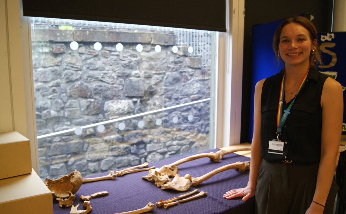 Superb talk by Dr Allison Stewart, senior lecturer in Forensic and Biological Anthropology <a href="/UCLanArchAnth/">UCLan Arch & Anth</a>. Teeth do indeed tell tales!
Terrific start to our #ClitheroeCastle #FestivalOfArchaeology
For all events plus what's on UK wide visit
archaeologyuk.org/festival.html
<a href="/archaeologyuk/">ArchaeologyUK</a>