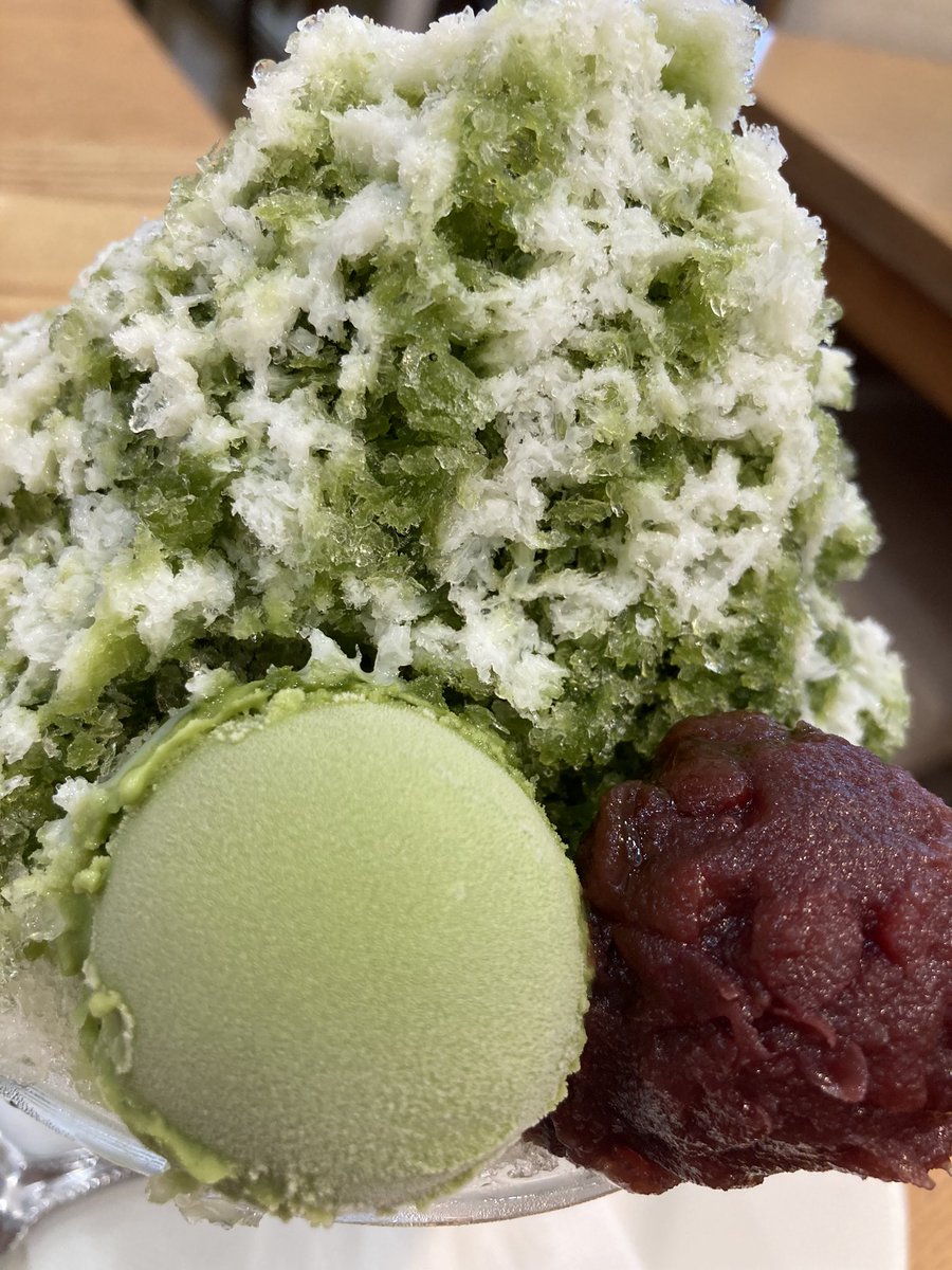 Io7Jk2's tweet photo. 新小岩
コージーコーナー
宇治金時🍵　880円

固めの氷に抹茶蜜が良く染みています。
抹茶アイスと小倉あんが大きくて食べ応えあります🍨
#かき氷　#東京かき氷 https://t.co/UiAvOahxW0