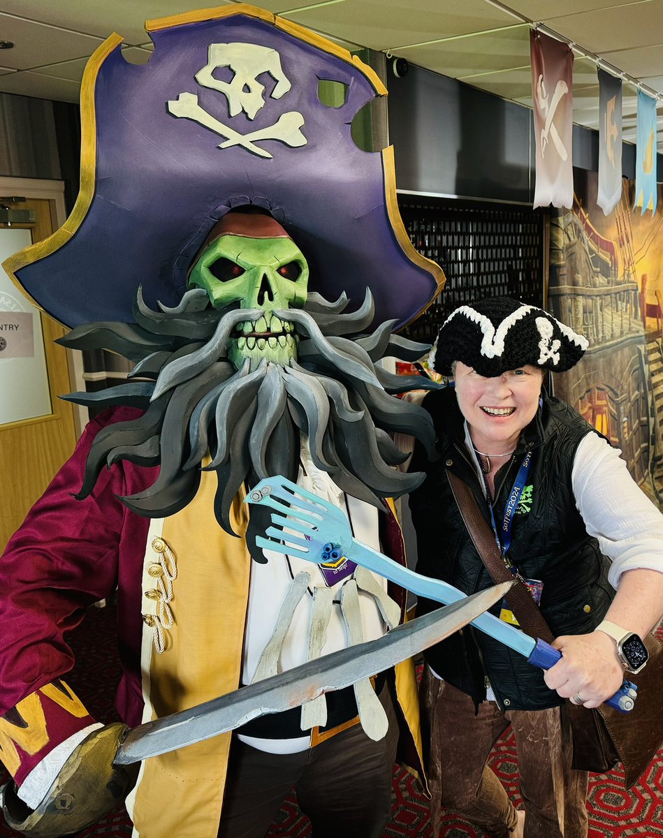 Gato_Pub's tweet photo. #SoTFest Day 2 …
Sold Out of books.
Got time to take some pics…
#BeMorePirate … Look it’s #CaptBlubber and #LeChuck
@SeaOfThieves #SeaOfThieves @SoTFest https://t.co/k7TiJWOfpG
