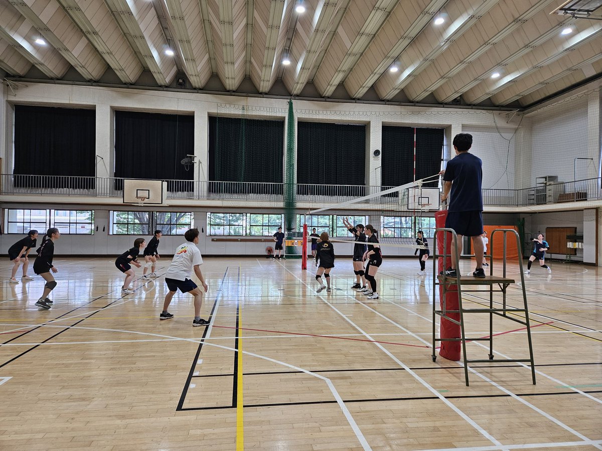 ygankichi's tweet photo. 今日は三菱UFJ銀行さんが練習に来てくれました❗選手たちにはとても良い経験になったと思います🎵ありがとうございましたm(__)m
#BGU女子バレー部
#BGU男子バレー部 https://t.co/DD89sYDmMH