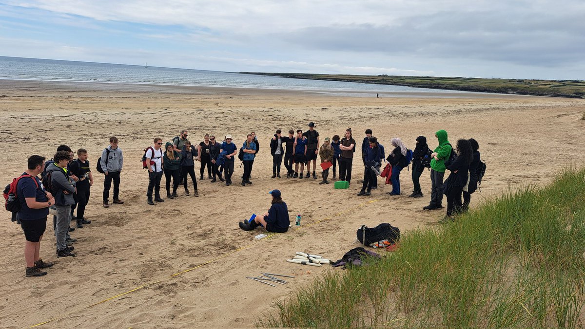 MrsEyles825's tweet photo. The sun is out at the beach today! Our students are exploring Psammosere succession across the beach and dunes! 

#jtsfenviro #jtsfscienceresidential #alevelfieldwork @FieldStudiesC @jtfreeschool https://t.co/1eE1Zf1K7m