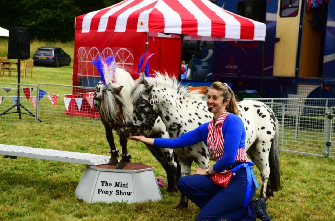 A  first for this year’s Gower Show is the Mini Pony Show - a display of mini ponies which comprises all manner of trickery imaginable between the ponies, Rosie, and the audience!  Read more about this fun filled attraction here bit.ly/2vi9lcB