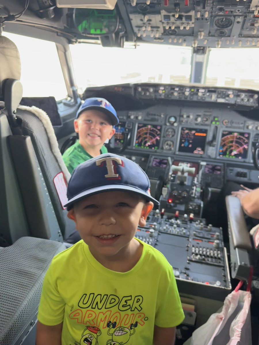 mamataylor03's tweet image. Thank you @SouthwestAir for making my kids day on their 1st flight. #swapic