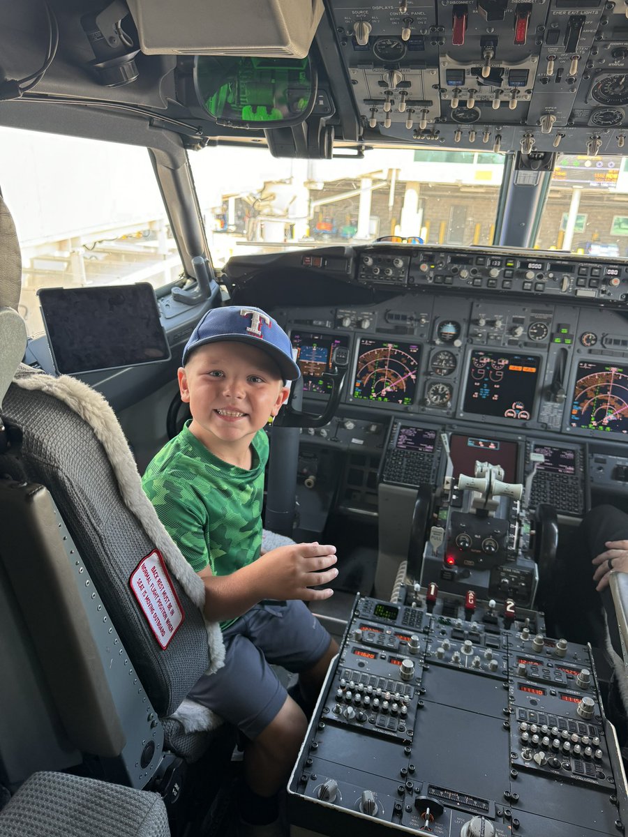 mamataylor03's tweet image. Thank you @SouthwestAir for making my kids day on their 1st flight. #swapic