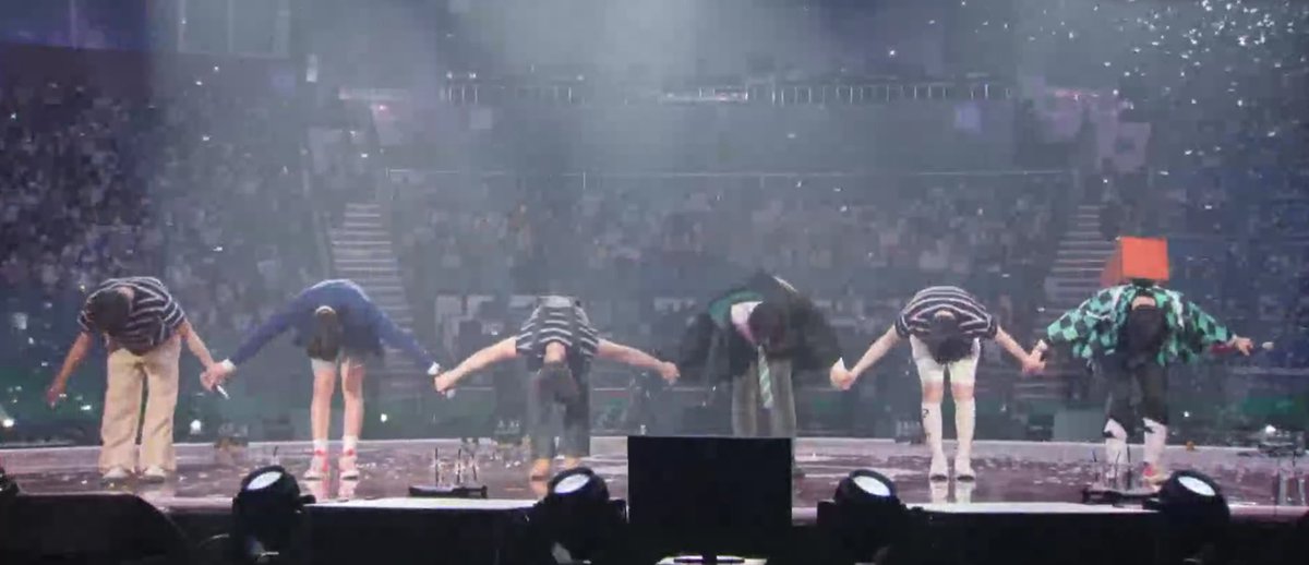 inspirityeoI's tweet photo. infinite thank you for still being together💛 https://t.co/4mk6MdINmy