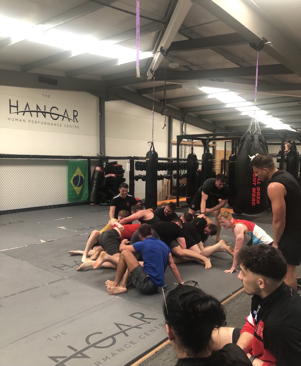 Cardiff_Pathway's tweet photo. Great session ⁦@HangarHpc⁩ this morning with ⁦@Cardiff_RFC⁩ boys 😓👊 https://t.co/0vCzc4fJ1q