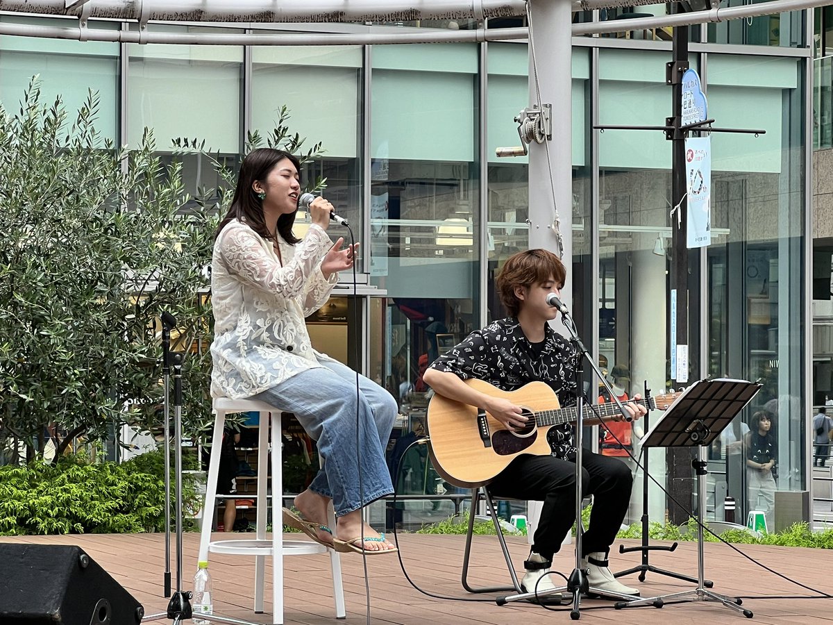 wakahara_t's tweet photo. 久しぶりのOCWショー！しかも野外ステージ！天気さえも味方につけたOCWのショーは無敵。ダンスもライブもパフォーマンスもみんな素晴らしかった。
しかもサプライズでフラッシュモブプロポーズまで見られるなんて…
イベントもモブも最高でした〜（≧∇≦）

#OCW #エモーションライズ
#フラッシュモブ https://t.co/yDftkNXKfb