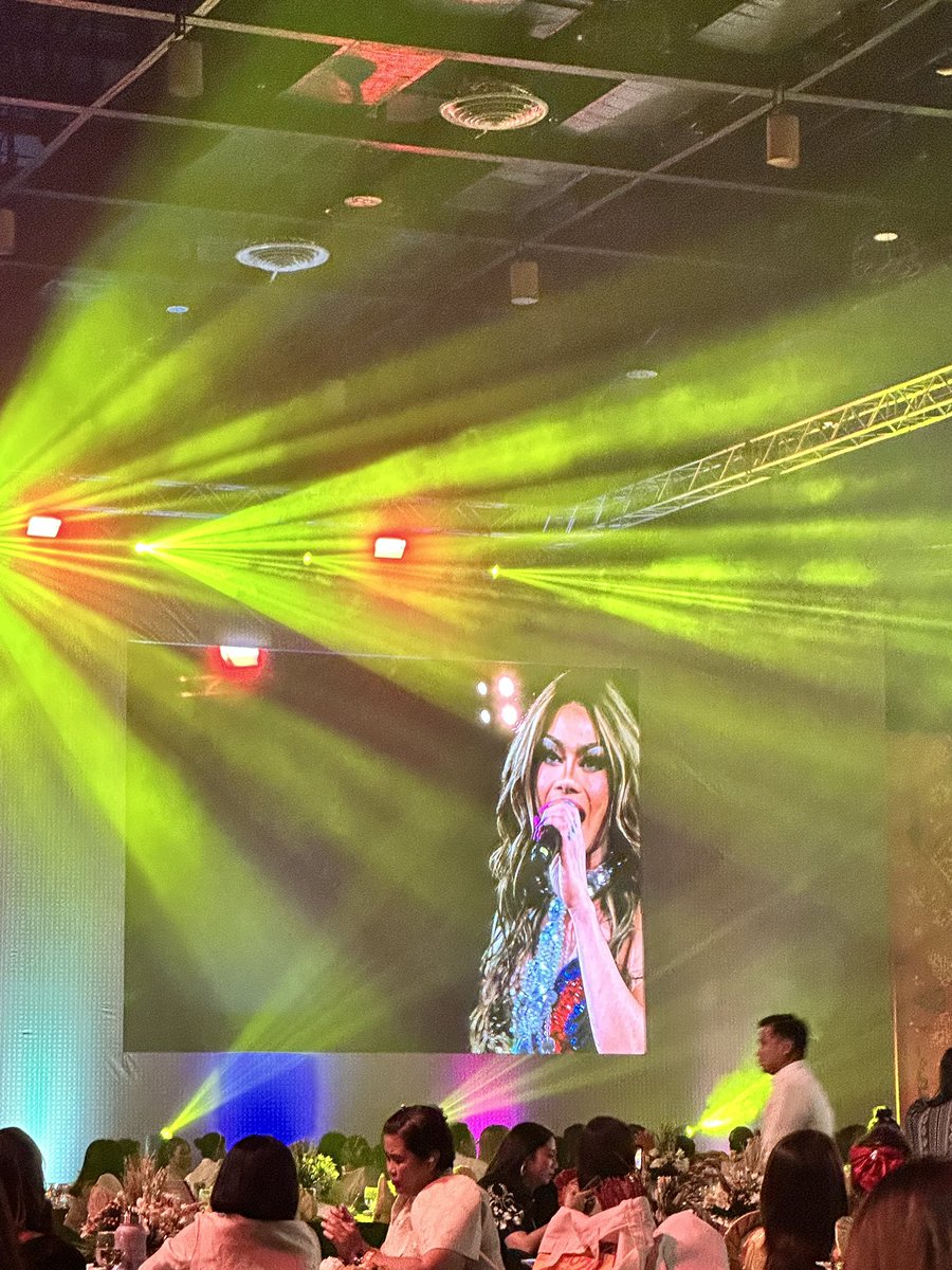 maemgtby's tweet photo. what a voice @maxieandreison ❤️❤️❤️ https://t.co/bNIvNrUzGz