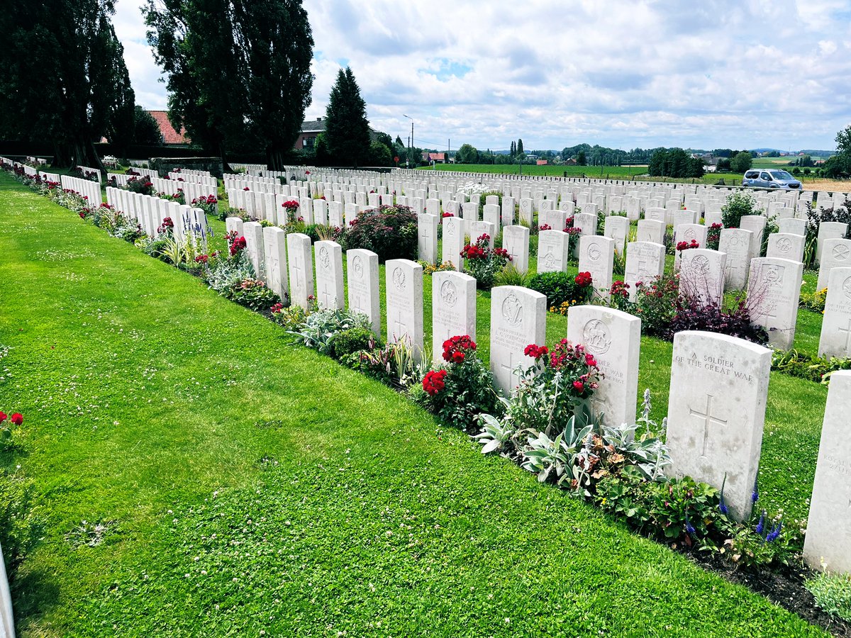 unityhistory's tweet image. Tyne Cot cemetery is the largest Commonwealth War Graves Cemetery in the world @UnityBlackpool