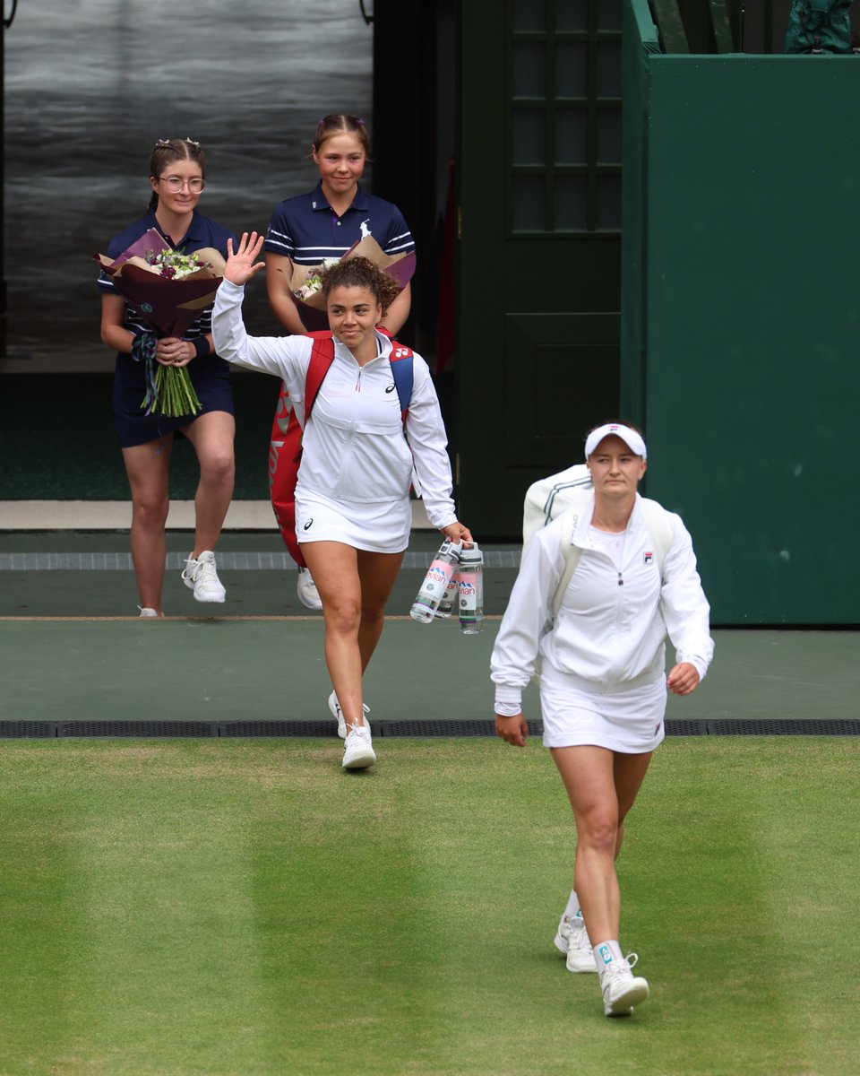 💪🏼 Si parte! #Paolini 🆚 #Krejcikova 

#Wimbledon