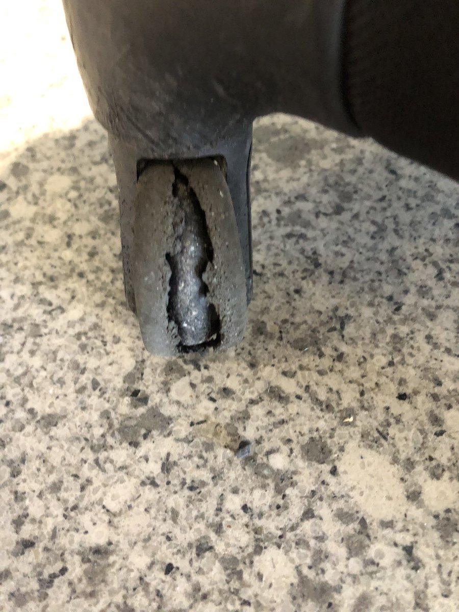 MediaRunway's tweet photo. @MySamsonite wheel is broken. Who do I contact for repair/replacement in uk? https://t.co/86QbqeZbpv