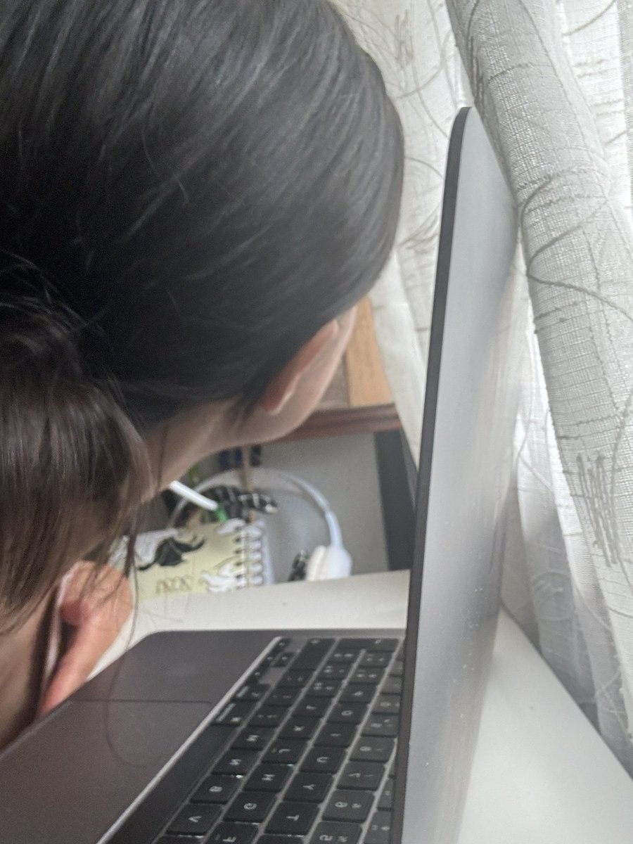 Me nung si ate moira nagsasalita 😭😭😭😭😭😭😭😭😭😭😭😭