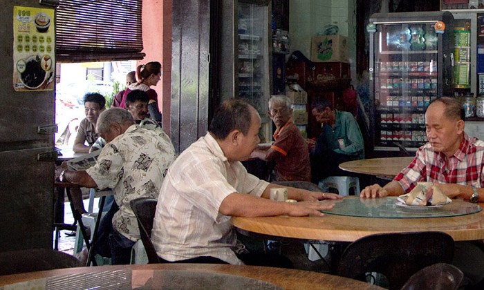 Richard_URD's tweet photo. Retirees at a kopitiam in Singapore and Malaysia: https://t.co/1tqCAf9snI
