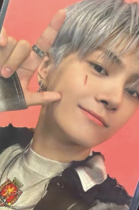 allforjaywonn's tweet photo. oh it’s jay’s pose (“J” pose)🥹🥹 https://t.co/ObXxunGCPB