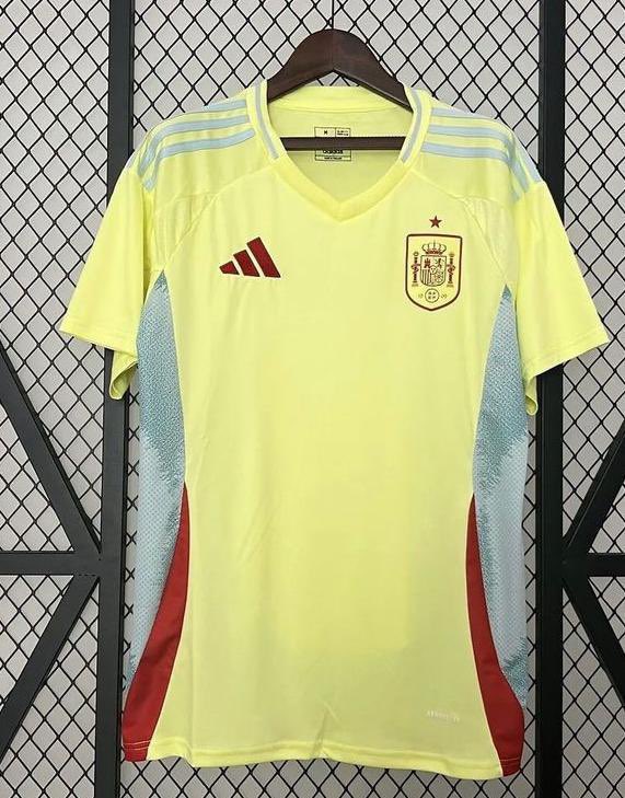 SORTEO 🎁

👏🏻Si hoy llego a los 5000 seguidores, sortearé mañana una de estas camisetas de España. 

Para participar solo deberás dar RT a este tweet. 🇪🇸

Ah y si tu equipo está en #1RFEF, #2RFEF o #3RFEF, aquí le damos voz 🗣️😃