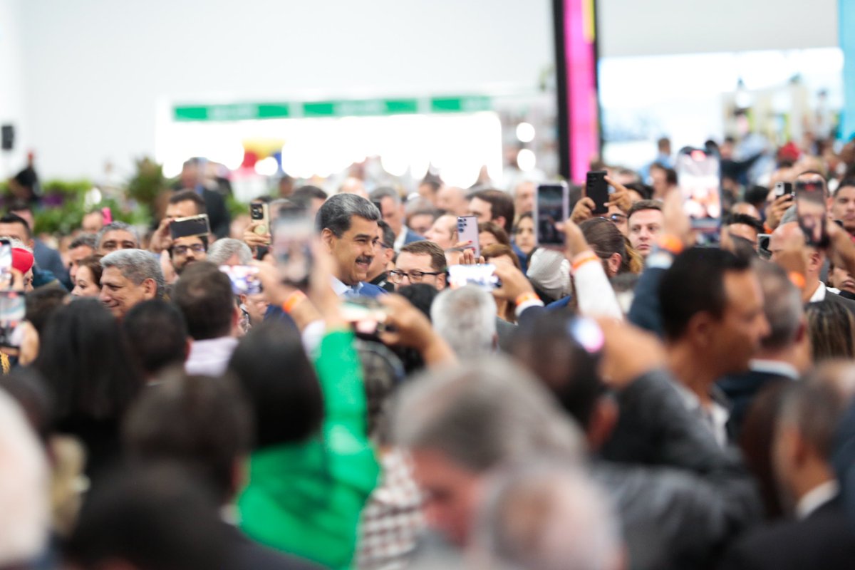 delcyrodriguezv's tweet photo. En unión nacional, Venezuela viene venciendo el bloqueo criminal y vamos para mejor; porque el futuro que le espera a nuestra Patria es promisorio, de esperanza y prosperidad frente a lo que hemos sido capaces de hacer los venezolan@s y de lo que está pendiente por hacerse. https://t.co/IVY0CcYVkD