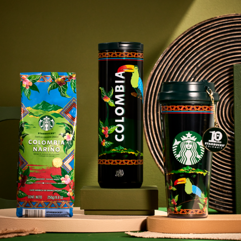 Lleva tu pasión por Colombia a todas partes 🐦⁣ con esta edición especial con la que celebramos 10 años de gratitud 🥳 ⁣
Comenta si ya tienes alguno en tu colección y lo llevas con café Colombia Nariño 👇⁣
⁣
#Colombia #MiNuevoFavorito #MomentosSBX #Starbucks