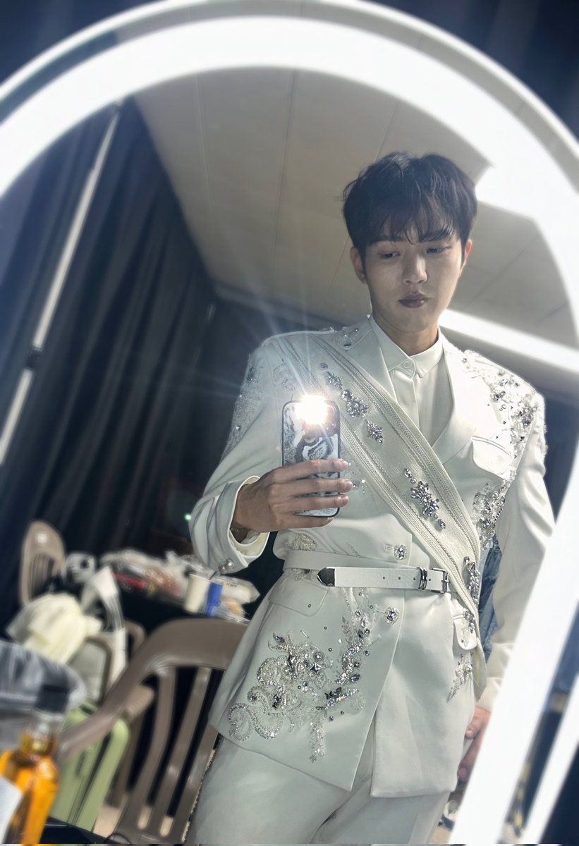 ◾ 2024 INFINITE FAN MEETING <무한대집회Ⅳ>

7년 만에 같은 곳에서 다시 만난 날,
변함없이 행복했던 오늘,
우리는 내일도 함께해요😄💛

#이성열 #LEESUNGYEOL
#FANMEETING #무한대집회
#매니지먼트이상
#management2sang