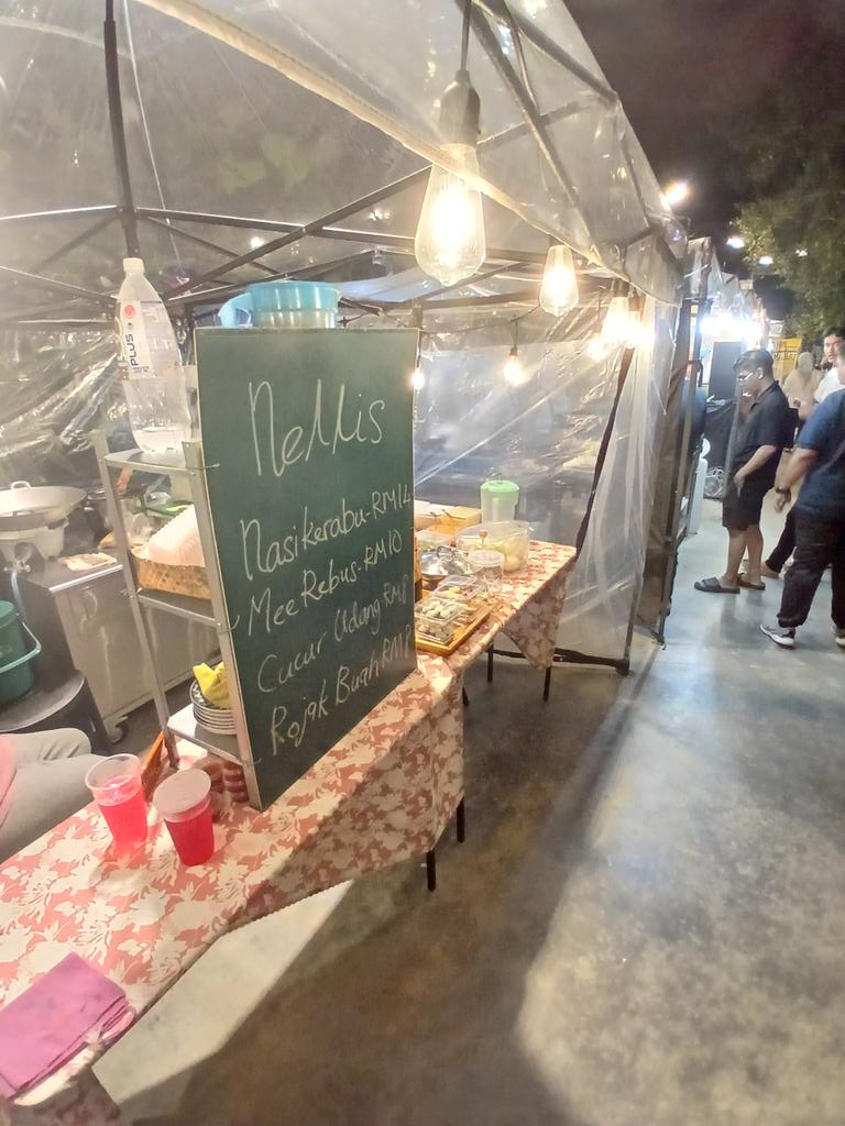 NellisDeli's tweet photo. #NellisDeli is in Sunway Tambun, with our all time fav dish #meerebus #cucurudang #nasiulam https://t.co/HPy4bAruUl