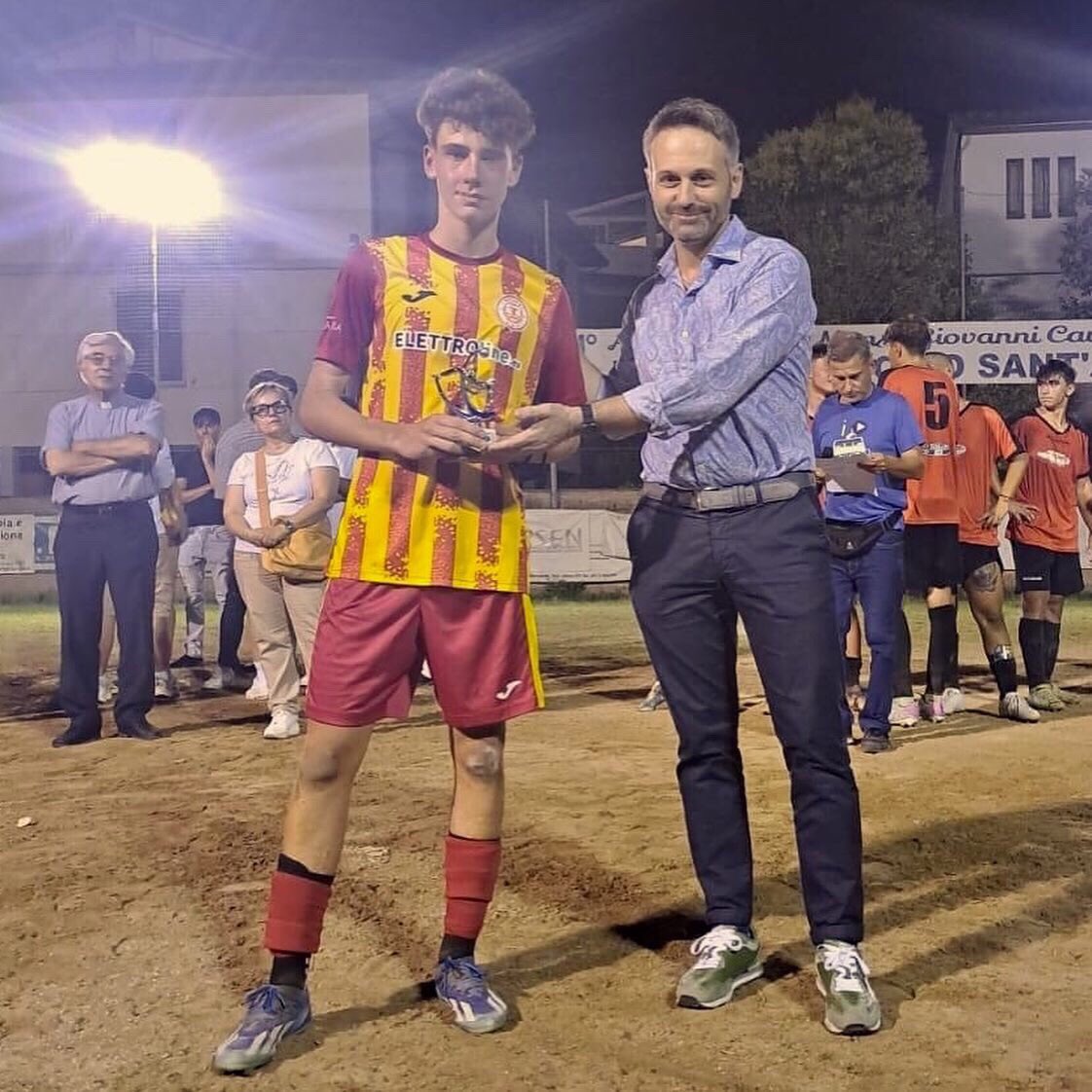 GabriGuastella's tweet photo. 📸 Premiazioni Torneo dell’Oratorio Sant’Andrea Empoli: ed è sempre un vero piacere.

Complimenti a tutti i ragazzi che si impegnano da anni con grandissima costanza ed immensa passione 👏🏻

📚 A proposito! Sono disponibili le ultimissime copie dell’Almanacco del torneo! https://t.co/EvJeSzz3AT