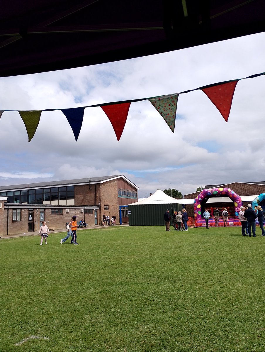Could that be blue sky? Having a brilliant time at <a href="/DebenhamHigh/">Debenham High School</a> with hundreds of people on the field enjoying a veritable cornucopia of gorgeous things <a href="/instantapostle/">Instant Apostle</a> <a href="/ResoluteBooks/">ResoluteBooks</a> #localauthor #fair #amselling #books #funnyfiction #summerwhatsummer