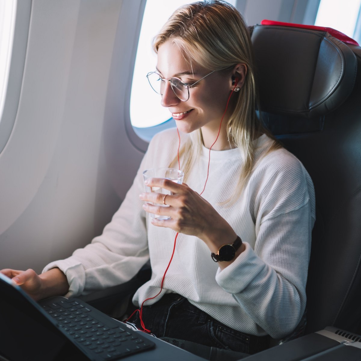 CInnGeorgetown's tweet photo. Booking your flight to Georgetown? ✈️ Read this helpful article for tips on reading airline seat maps so that you can choose the best seat for your preferences. https://t.co/lu8k5vD5Qt #traveltips #airtravel #planeseats https://t.co/MixiyKkUj0