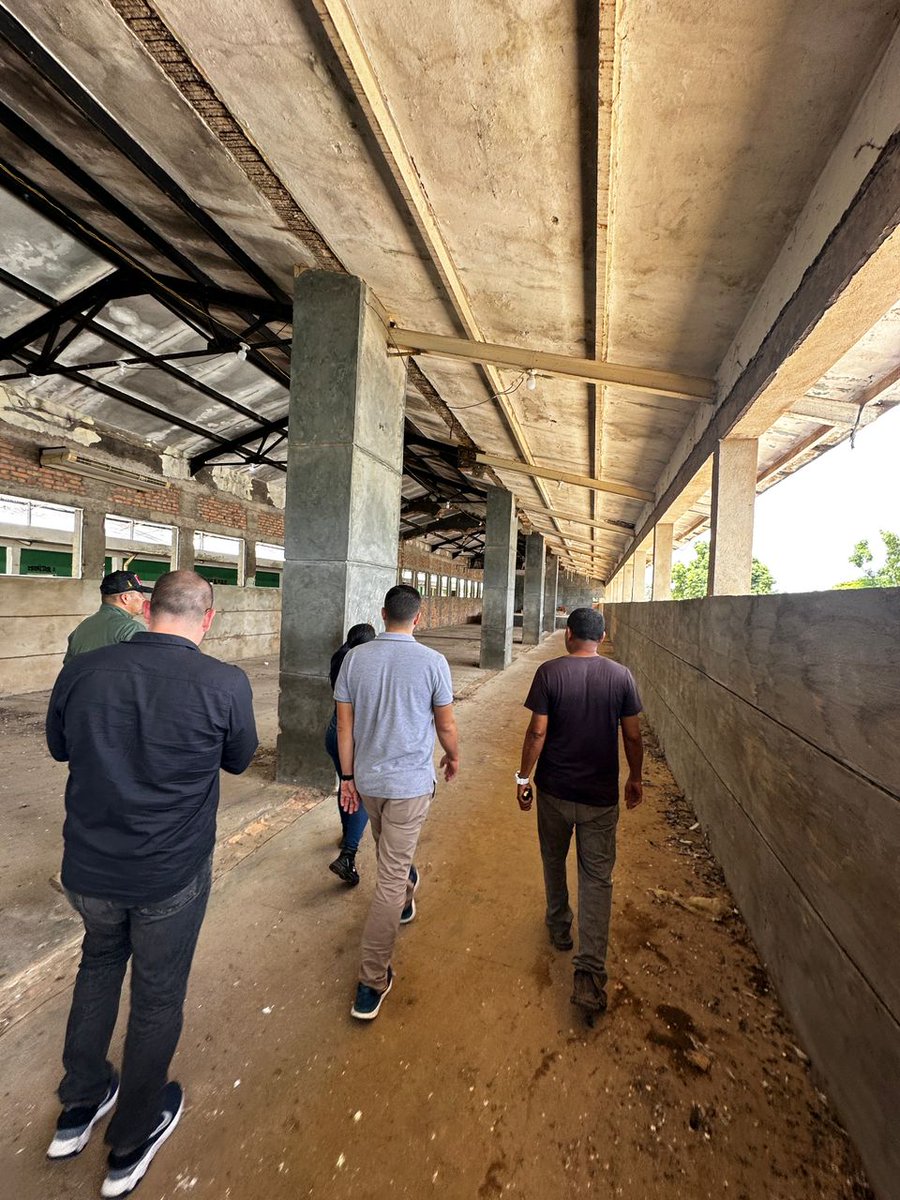JulioGarciaZ's tweet photo. Consecuentes con la política de humanización del Sistema Penitenciario, ayer revisamos los avances del proceso de saneamiento y rehabilitación del Centro de Vista Hermosa, en #Bolivar https://t.co/pvdv2Dl5jw