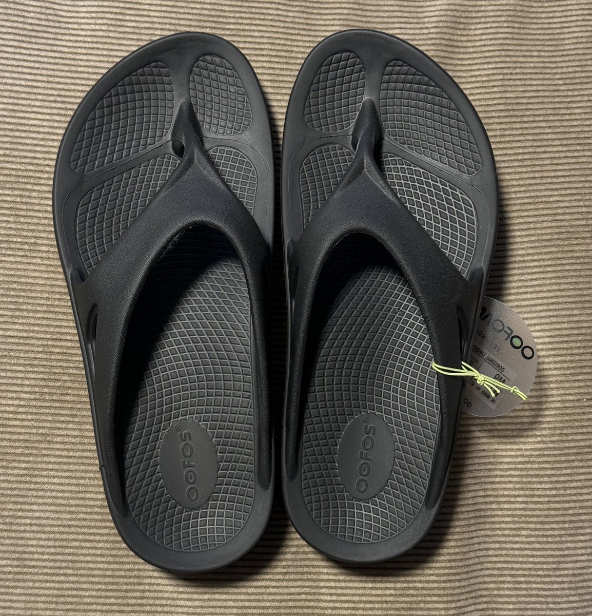 hamanoakki's tweet photo. ウーフォスのサンダルゲット👡
シンプルで合わせやすいしフワフワで歩きやすいー!
#oofos
#ooriginal https://t.co/rDQwONvx3N