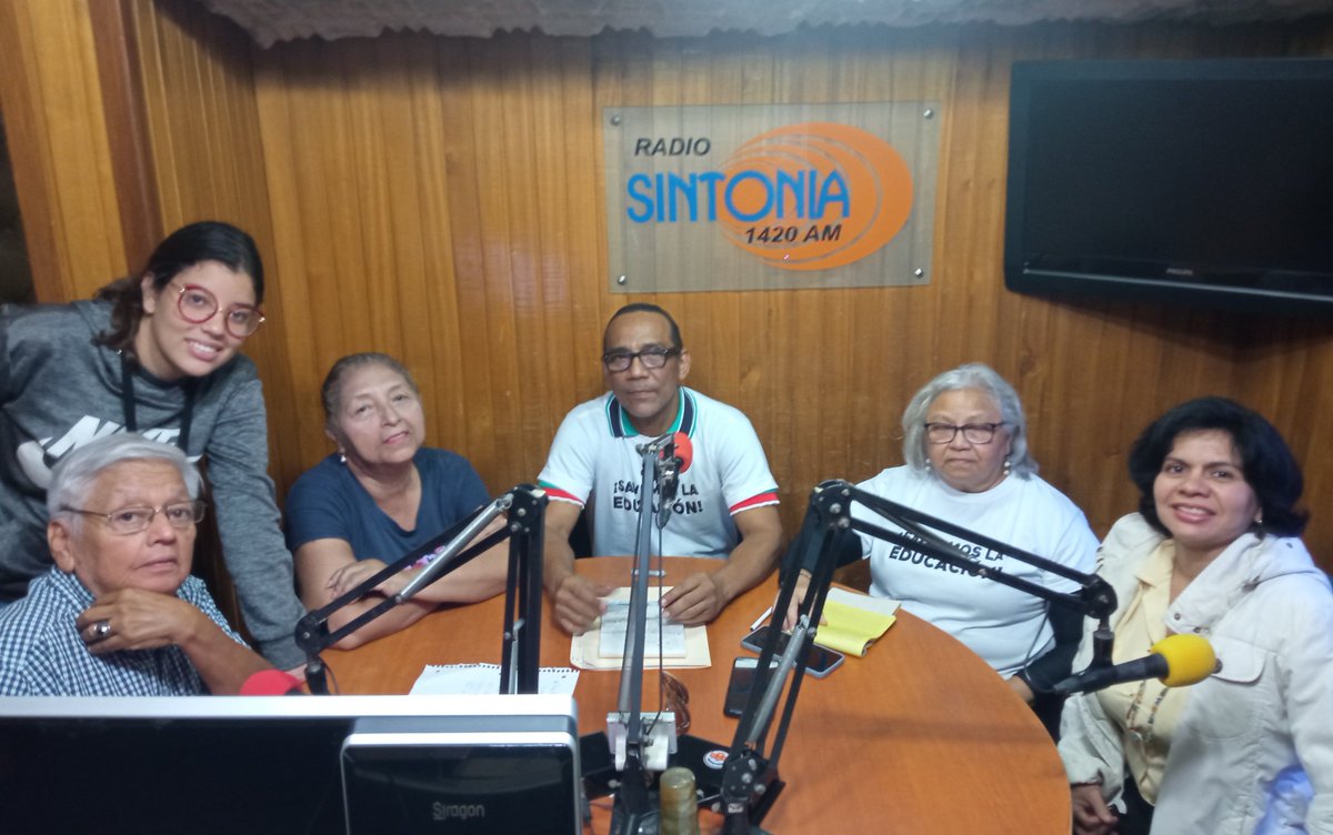 ecorina's tweet image. Invitados a escuchar HOY 13-07-24 el programa #EstamosalAire 1 a 4PM, los Sábados en @Sintonia1420am

Con los Periodistas Carmen Martínez, Pedro Grijalva y la Socióloga Emma Salazar @ecorina2 en la sección #Naturaleza, #Ambiente, #Ecología y #Sostenibilidad

¡Participa vía chat!